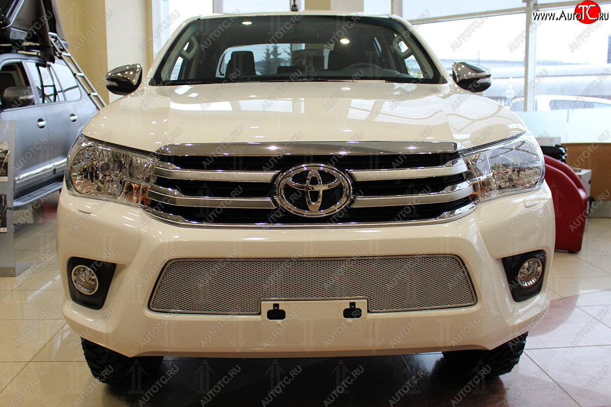 4 549 р. Защитная сетка в бампер (низ, ячейка 4х10 мм) Стрелка11 Премиум Toyota Hilux AN120 дорестайлинг (2016-2020) (Хром)  с доставкой в г. Керчь