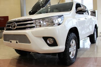 4 549 р. Защитная сетка в бампер (низ, ячейка 4х10 мм) Стрелка11 Премиум Toyota Hilux AN120 дорестайлинг (2016-2020) (Хром)  с доставкой в г. Керчь. Увеличить фотографию 3