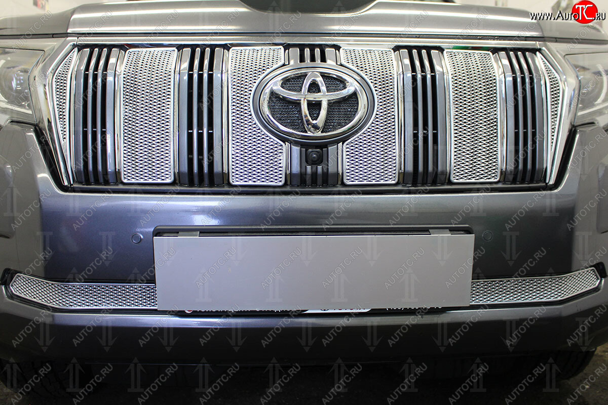 4 549 р. Защитная сетка в бампер (низ, ячейка 4х10 мм) Стрелка11 Премиум Toyota Land Cruiser Prado J150 2-ой рестайлинг (2017-2020) (Хром)  с доставкой в г. Керчь