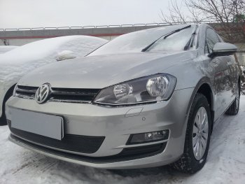 4 299 р. Защитная сетка в бампер (низ, ячейка 4х10 мм) Стрелка11 Премиум  Volkswagen Golf  7 (2012-2020) дорестайлинг, хэтчбэк 5 дв., рестайлинг универсал, рестайлинг, хэтчбэк 5 дв. (Чёрная)  с доставкой в г. Керчь. Увеличить фотографию 3