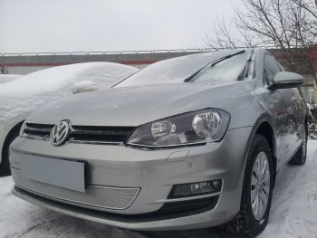 4 299 р. Защитная сетка в бампер (низ, ячейка 4х10 мм) Стрелка11 Премиум Volkswagen Golf 7 дорестайлинг, хэтчбэк 5 дв. (2012-2017) (Хром)  с доставкой в г. Керчь. Увеличить фотографию 2