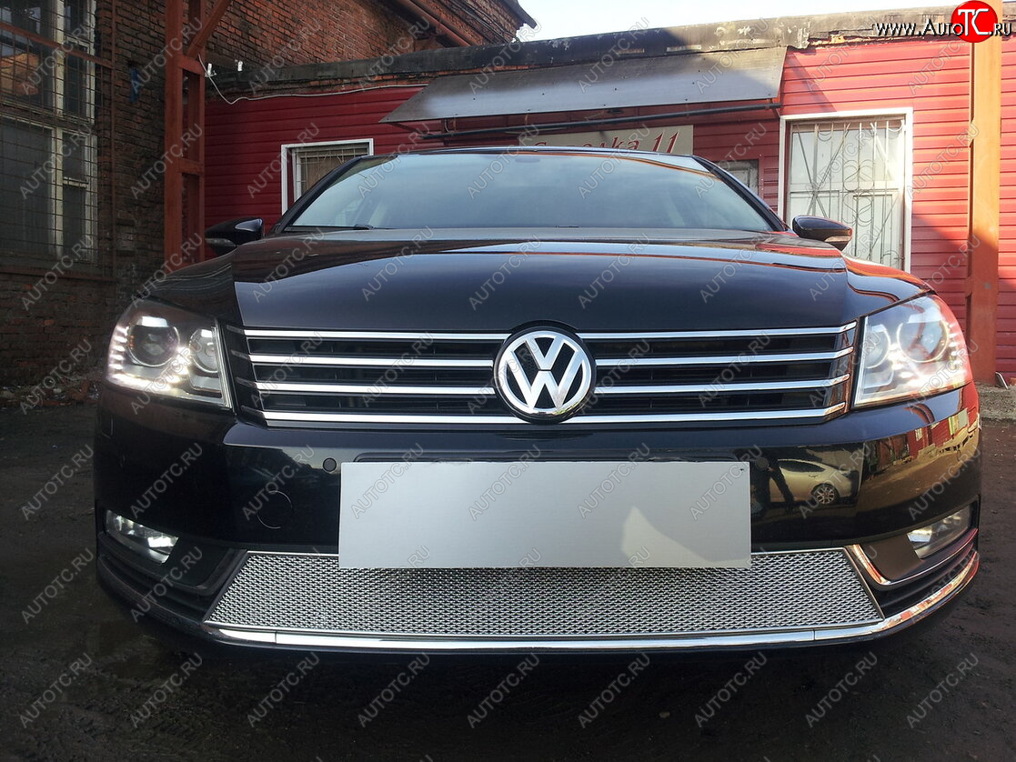 4 299 р. Защитная сетка в бампер (низ, ячейка 4х10 мм) Стрелка11 Премиум Volkswagen Passat B7 седан (2010-2015) (Хром)  с доставкой в г. Керчь