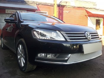 4 299 р. Защитная сетка в бампер (низ, ячейка 4х10 мм) Стрелка11 Премиум Volkswagen Passat B7 седан (2010-2015) (Хром)  с доставкой в г. Керчь. Увеличить фотографию 3