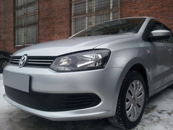4 299 р. Защитная сетка в бампер (низ, ячейка 4х10 мм) Стрелка11 Премиум  Volkswagen Polo  5 (2009-2015) седан дорестайлинг (Чёрная)  с доставкой в г. Керчь. Увеличить фотографию 3