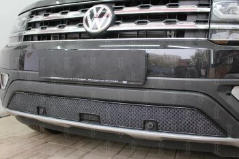 4 499 р. Защитная сетка в бампер (низ, ячейка 4х10 мм) Стрелка11 Премиум  Volkswagen Teramont  CA1 (2016-2020) дорестайлинг (Чёрная)  с доставкой в г. Керчь. Увеличить фотографию 2