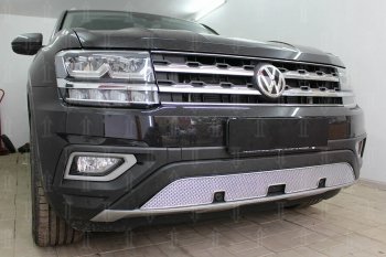 4 999 р. Защитная сетка в бампер (низ, с камерой и парктроником, ячейка 4х10 мм) Стрелка11 Премиум  Volkswagen Teramont  CA1 (2016-2020) дорестайлинг (Хром)  с доставкой в г. Керчь. Увеличить фотографию 3