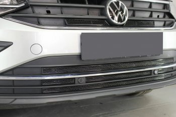 12 999 р. Защитная сетка в бампер (низ, 5 частей, ячейка 4х10 мм) Стрелка11 Премиум Volkswagen Tiguan Mk2 рестайлинг (2020-2022) (Чёрная)  с доставкой в г. Керчь. Увеличить фотографию 3