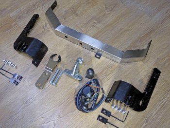 Фаркоп (тягово-сцепное устройство) (кроме F-Sport) TCC Тюнинг Lexus LX570  J200 (2007-2022) дорестайлинг, 1-ый рестайлинг, 2-ой рестайлинг (оцинкованный, шар F, надпись Lexus)