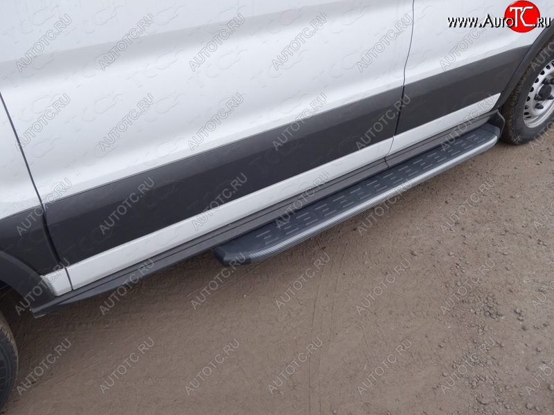 10 999 р. Правый порог алюминиевый с пластиковой накладкой, ТСС Тюнинг Ford Transit Connect (2013-2018) (карбон)  с доставкой в г. Керчь