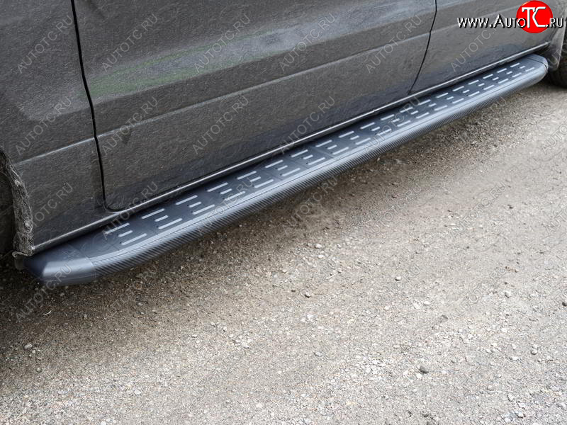 30 999 р. Пороги алюминиевые с пластиковой накладкой ТСС Тюнинг  Hyundai Starex/Grand Starex/H1  TQ (2017-2022) 2-ой рестайлинг (карбон черные)  с доставкой в г. Керчь