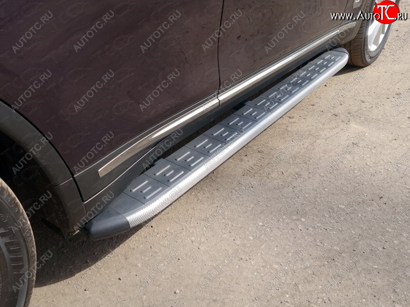 21 999 р. Пороги алюминиевые с пластиковой накладкой, ТСС Тюнинг  INFINITI QX70  S51 (2013-2020) (карбон серебро)  с доставкой в г. Керчь