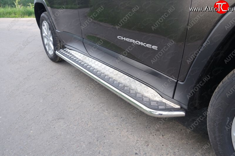 29 999 р. Пороги с площадкой 42,4 мм ТСС Тюнинг  Jeep Cherokee  KL (2014-2017) дорестайлинг (серые)  с доставкой в г. Керчь