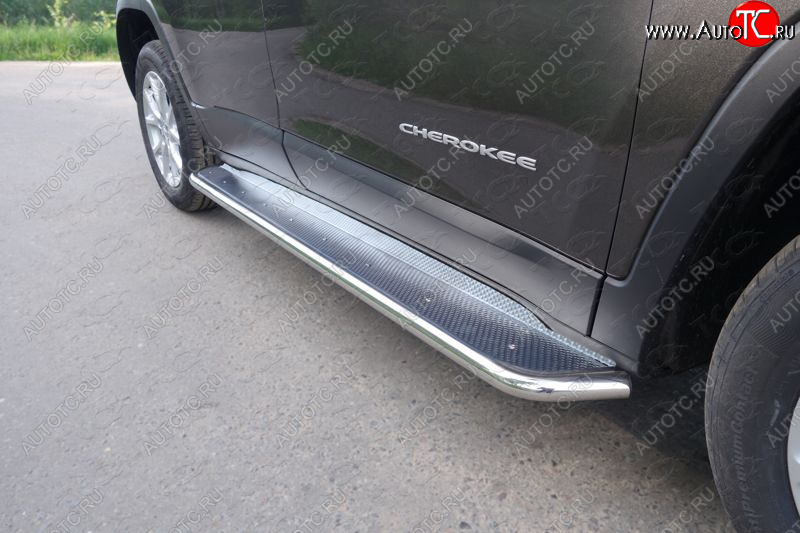 38 999 р. Пороги с площадкой 42,4 мм Sport, Longitude, Limited ТСС Тюнинг Jeep Cherokee KL дорестайлинг (2014-2017) (нержавейка)  с доставкой в г. Керчь