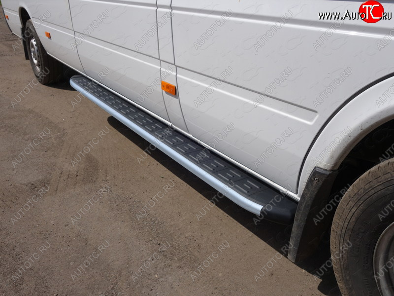 15 699 р. Порог правый алюминиевый с пластиковой накладкой ТСС Тюнинг  Mercedes-Benz Sprinter  W906 (2014-2018) рестайлинг (карбон серый)  с доставкой в г. Керчь