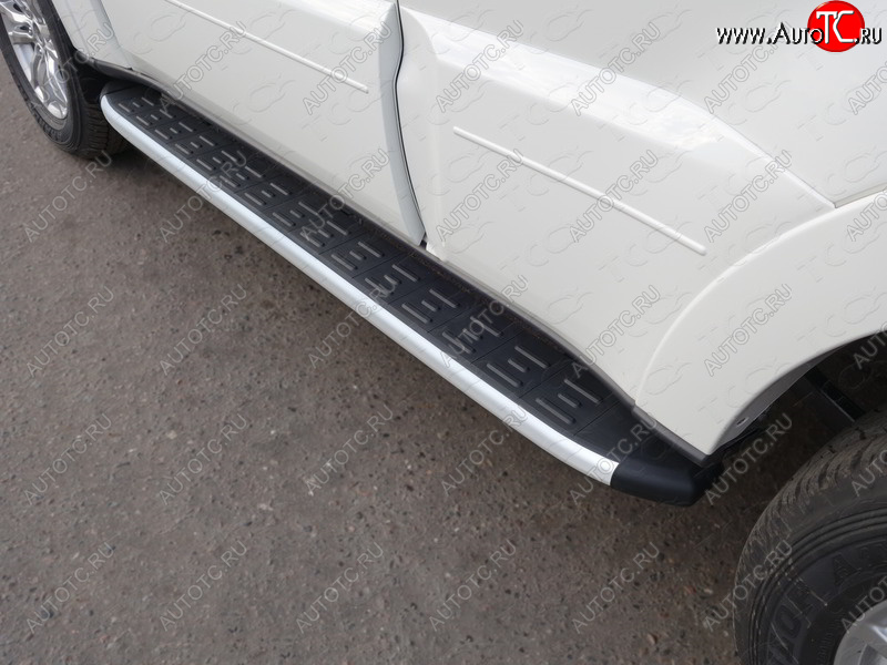 20 599 р. Пороги алюминиевые с пластиковой накладкой ТСС Тюнинг Mitsubishi Pajero 4 V80 3 дв. 1-ый рестайлинг (2011-2014) (серые)  с доставкой в г. Керчь