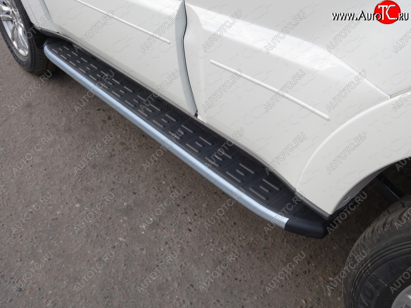 21 999 р. Пороги алюминиевые с пластиковой накладкой, ТСС Тюнинг  Mitsubishi Pajero  4 V90 (2014-2020) 2-ой рестайлинг (карбон серебро)  с доставкой в г. Керчь