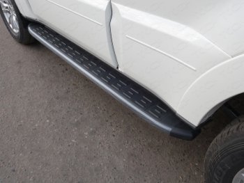 Пороги алюминиевые с пластиковой накладкой ТСС Тюнинг Mitsubishi Pajero  4 V90 (2014-2020) 2-ой рестайлинг (карбон черные)