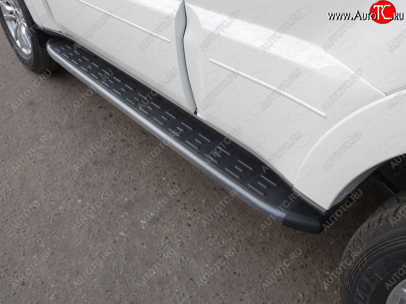 21 999 р. Пороги алюминиевые с пластиковой накладкой ТСС Тюнинг  Mitsubishi Pajero  4 V90 (2014-2020) 2-ой рестайлинг (карбон черные)  с доставкой в г. Керчь