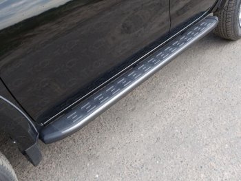 Пороги алюминиевые с пластиковой накладкой ТСС Тюнинг Mitsubishi L200  5 KK,KL (2018-2022) рестайлинг (карбон серые)