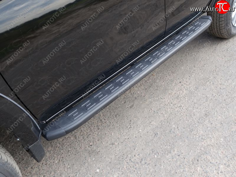 21 999 р. Пороги алюминиевые с пластиковой накладкой ТСС Тюнинг  Mitsubishi L200  5 KK,KL (2018-2022) рестайлинг (карбон черные)  с доставкой в г. Керчь
