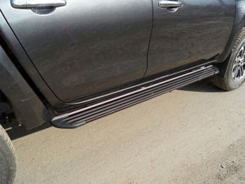 Пороги алюминиевые Slim Line ТСС Тюнинг Mitsubishi L200  5 KK,KL (2018-2022) рестайлинг (Black)