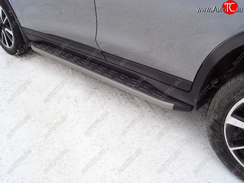 21 999 р. Пороги алюминиевые с пластиковой накладкой, ТСС Тюнинг  Nissan X-trail  3 T32 (2017-2022) рестайлинг (карбон серые)  с доставкой в г. Керчь