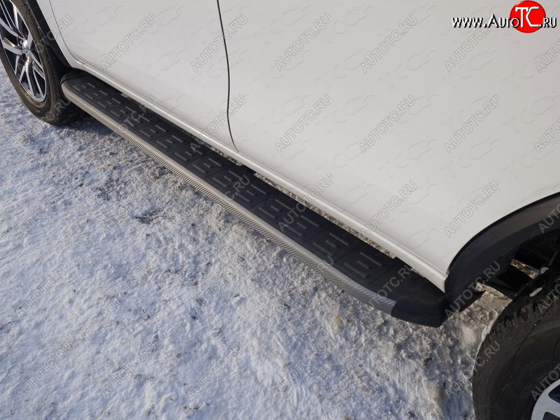 21 999 р. Пороги алюминиевые с пластиковой накладкой, ТСС Тюнинг  Toyota Fortuner  AN160 (2015-2020) дорестайлинг (карбон серые)  с доставкой в г. Керчь