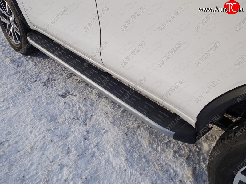 21 999 р. Пороги алюминиевые с пластиковой накладкой, ТСС Тюнинг  Toyota Fortuner  AN160 (2015-2020) дорестайлинг (карбон серебро)  с доставкой в г. Керчь
