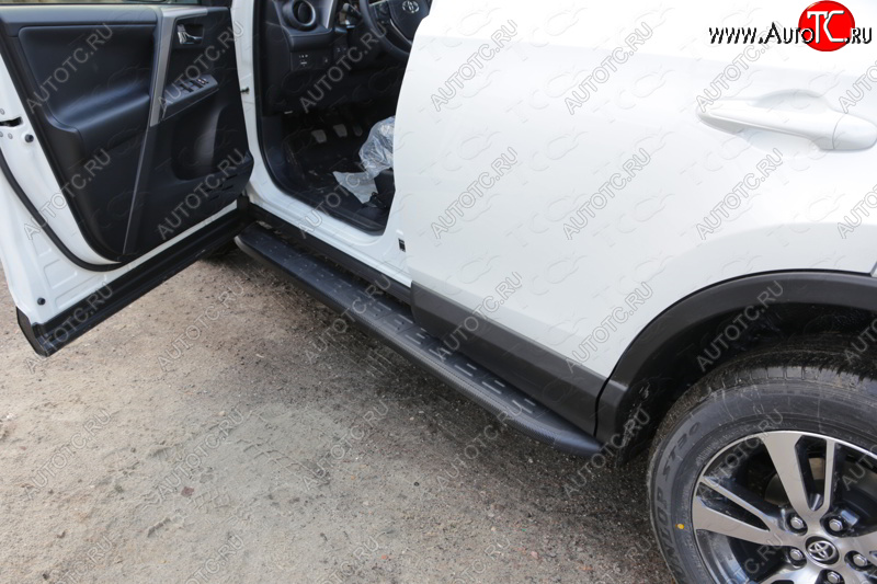 21 999 р. Пороги алюминиевые с пластиковой накладкой ТСС Тюнинг  Toyota RAV4  XA40 (2015-2019) 5 дв. рестайлинг (карбон черные)  с доставкой в г. Керчь