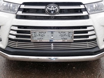 Декоративная вставка переднего бампера ТСС Тюнинг Toyota Highlander XU50 рестайлинг (2016-2020) (d 16 мм)