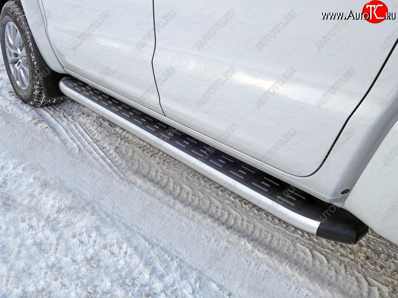 20 599 р. Пороги алюминиевые с пластиковой накладкой ТСС Тюнинг  Volkswagen Amarok (2016-2022) рестайлинг (серые)  с доставкой в г. Керчь