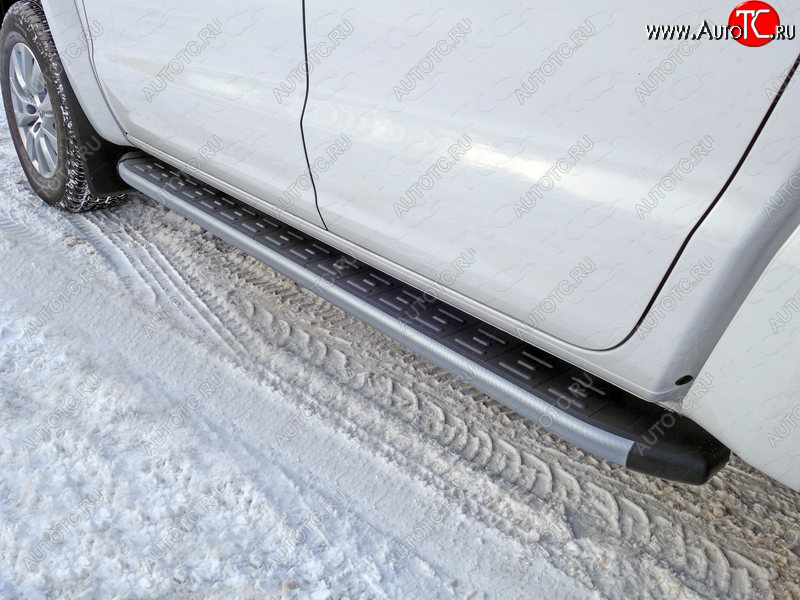 21 999 р. Пороги алюминиевые с пластиковой накладкой ТСС Тюнинг  Volkswagen Amarok (2016-2022) рестайлинг (карбон серые)  с доставкой в г. Керчь
