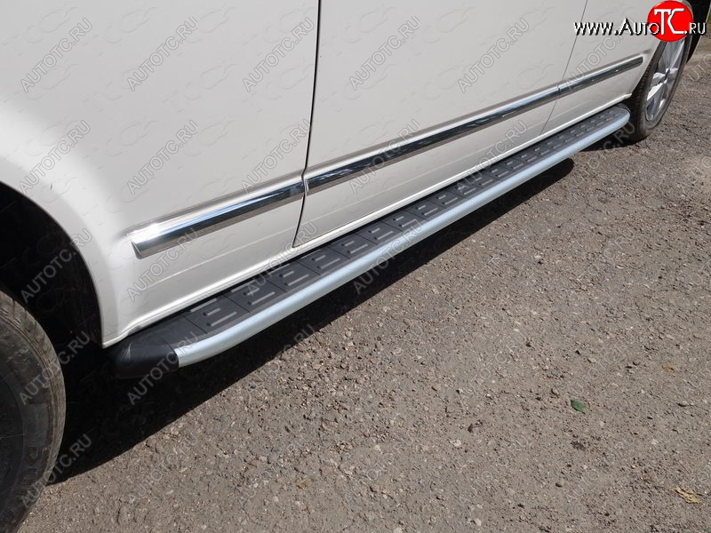 33 649 р. Пороги алюминиевые с пластиковой накладкой, ТСС Тюнинг  Volkswagen Caravelle  T6 (2015-2019) дорестайлинг (карбон)  с доставкой в г. Керчь