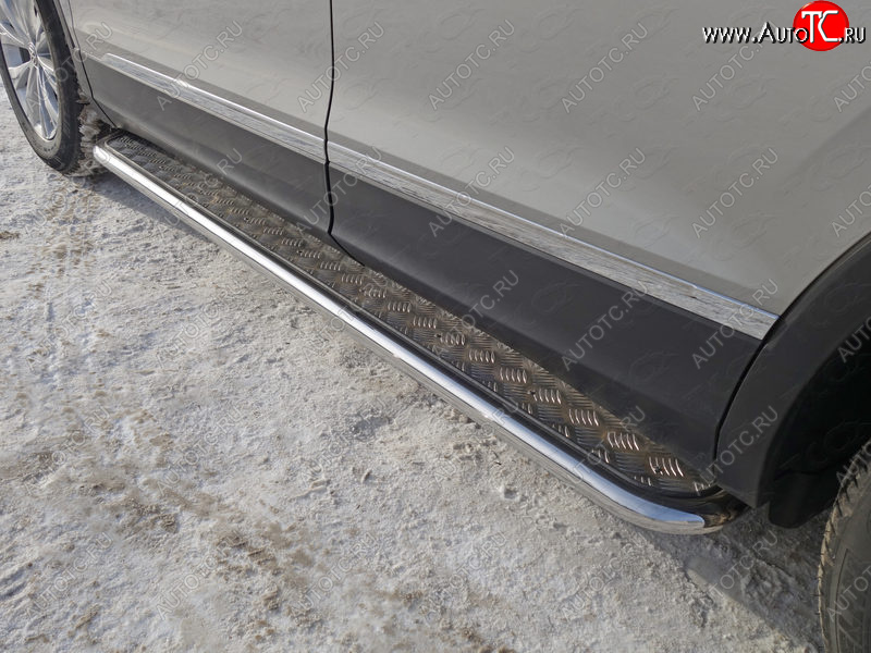 27 849 р. Пороги с площадкой 42,4 мм ТСС Тюнинг  Volkswagen Tiguan  Mk2 (2016-2020) дорестайлинг (серые)  с доставкой в г. Керчь