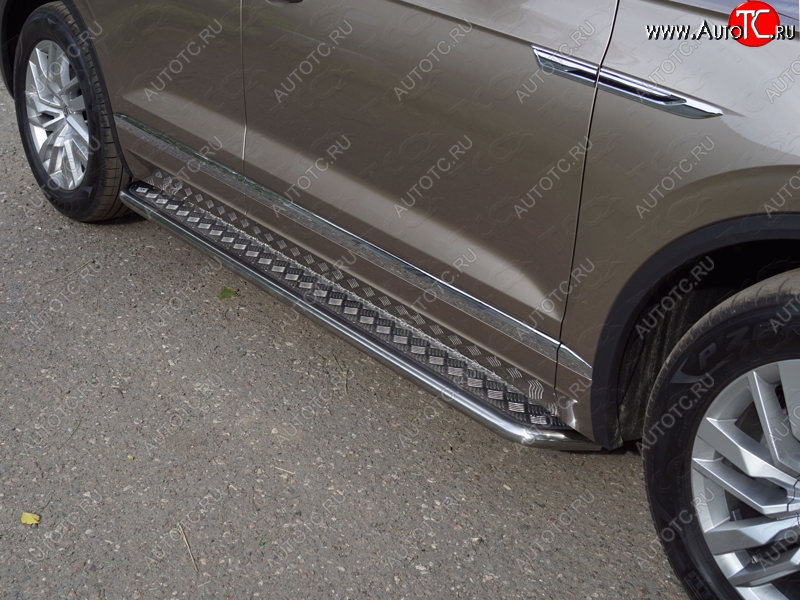 34 799 р. Пороги с площадкой 42,4 мм ТСС Тюнинг  Volkswagen Touareg  CR (2018-2025) (серые)  с доставкой в г. Керчь