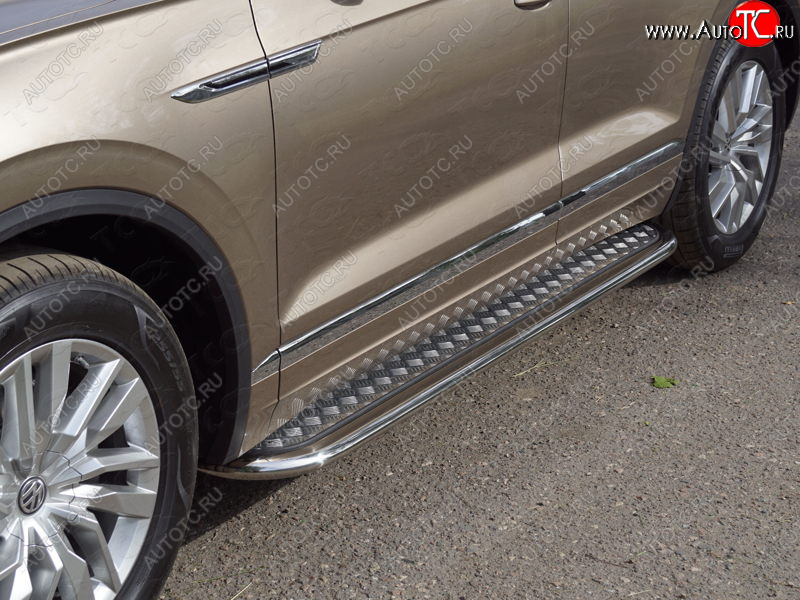 46 999 р. Пороги с площадкой 75х42 мм ТСС Тюнинг  Volkswagen Touareg  CR (2018-2025) (серые)  с доставкой в г. Керчь