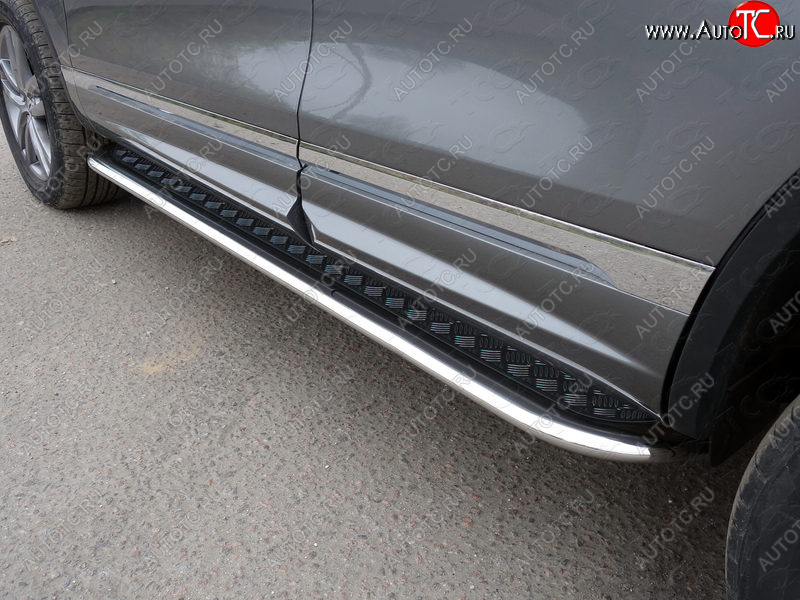 44 999 р. Пороги с площадкой 75х42 мм R-Line ТСС Тюнинг  Volkswagen Touareg  NF (2014-2018) рестайлинг (серые)  с доставкой в г. Керчь