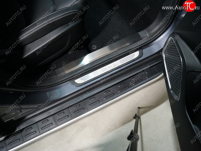 2 499 р. Накладки на пластиковые пороги, ТСС Тюнинг  Geely Atlas  NL3 (2016-2022) (лист шлифованный)  с доставкой в г. Керчь