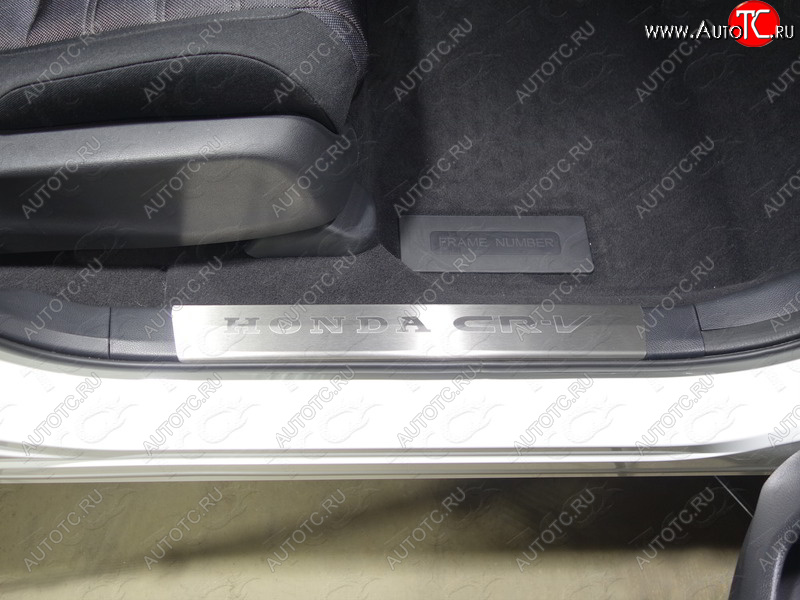 2 799 р. Накладки на пластиковые пороги, ТСС Тюнинг  Honda CR-V  RW,RT (2016-2020) дорестайлинг (лист шлифованный надпись Honda CR-V)  с доставкой в г. Керчь