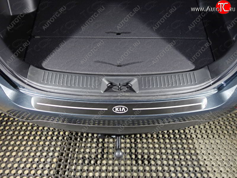 3 999 р. Накладка на задний бампер ТСС Тюнинг  KIA Sorento ( XM,  UM/Prime) (2012-2020) рестайлинг, дорестайлинг (Лист шлифованный логотип  KIA)  с доставкой в г. Керчь