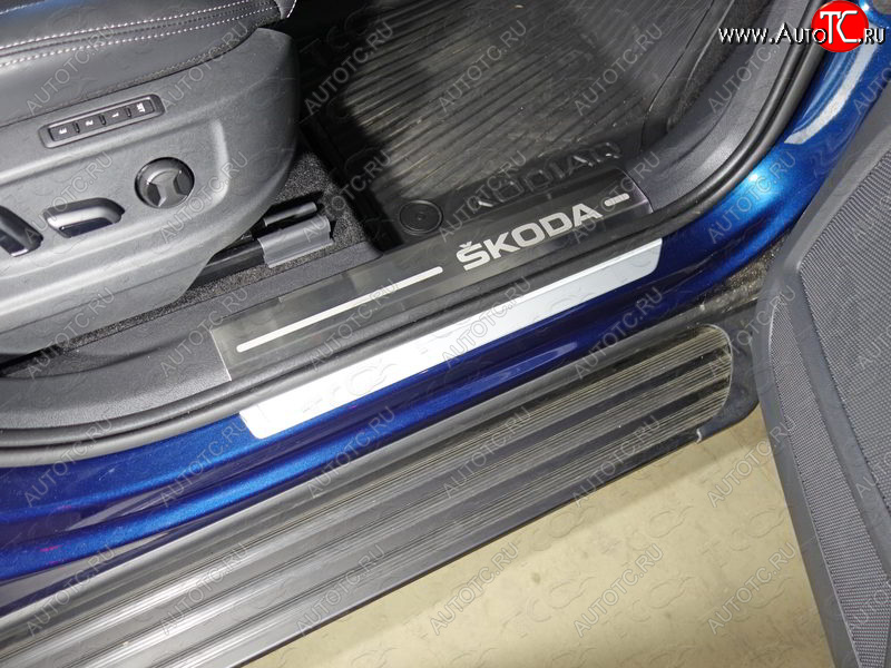 3 999 р. Накладки на пластиковые пороги, ТСС Тюнинг  Skoda Kodiaq  NU7 (2017-2021) дорестайлинг (лист шлифованный надпись Skoda)  с доставкой в г. Керчь