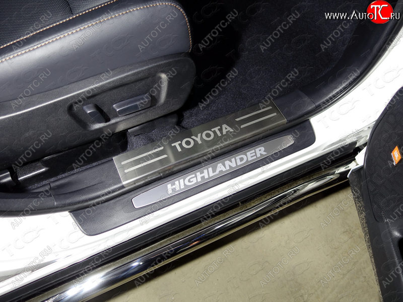 3 999 р. Накладки на пластиковые пороги, ТСС Тюнинг  Toyota Highlander  XU50 (2016-2020) рестайлинг (лист шлифованный надпись Toyota)  с доставкой в г. Керчь