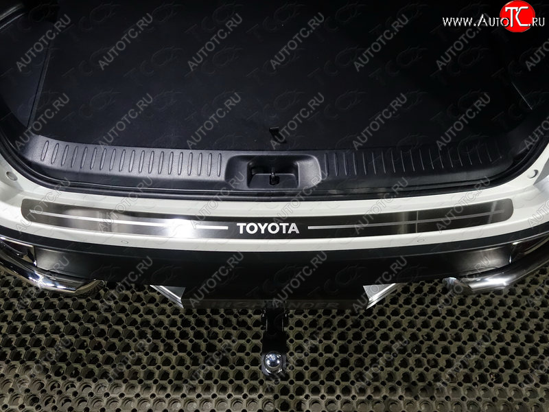 3 999 р. Накладка на задний бампер, ТСС Тюнинг  Toyota Highlander  XU50 (2016-2020) рестайлинг (лист шлифованный надписьToyot)  с доставкой в г. Керчь