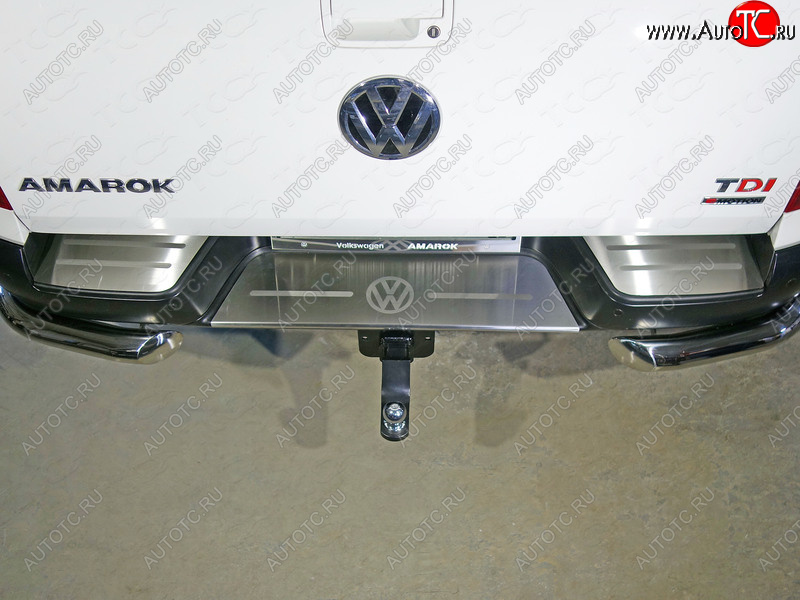 7 999 р. Накладки на задний бампер, ТСС Тюнинг  Volkswagen Amarok (2016-2022) рестайлинг (лист шлифованный логотип Volkswagen)  с доставкой в г. Керчь