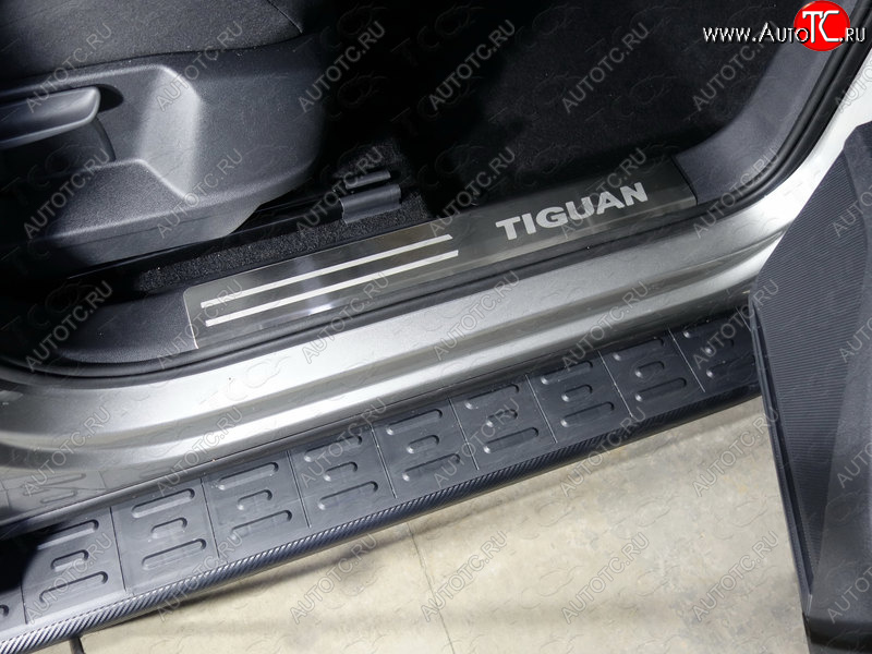 3 999 р. Накладки на пластиковые пороги, ТСС Тюнинг  Volkswagen Tiguan  Mk2 (2016-2022) дорестайлинг, рестайлинг (лист шлифованный надписьTiguan)  с доставкой в г. Керчь