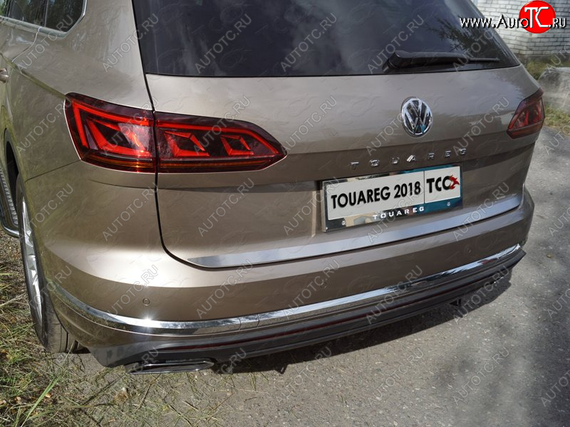 2 999 р. Накладка на заднюю дверь, ТСС Тюнинг  Volkswagen Touareg  CR (2018-2025) (Лист шлифованный)  с доставкой в г. Керчь