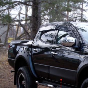 Молдинг двери передний правый Русская Артель Mitsubishi L200  5 KK,KL (2015-2019) дорестайлинг (шагрень)