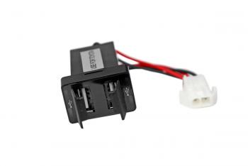 1 269 р. Розетка USB 3,1A для Toyota 32x22 РИФ rif22-4-1012800  с доставкой в г. Керчь. Увеличить фотографию 1
