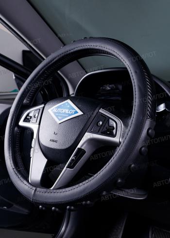 629 р. Оплётка на руль (37-39см BLW-011 кож/зам+карбон ) Автопилот   (черный)  с доставкой в г. Керчь. Увеличить фотографию 3