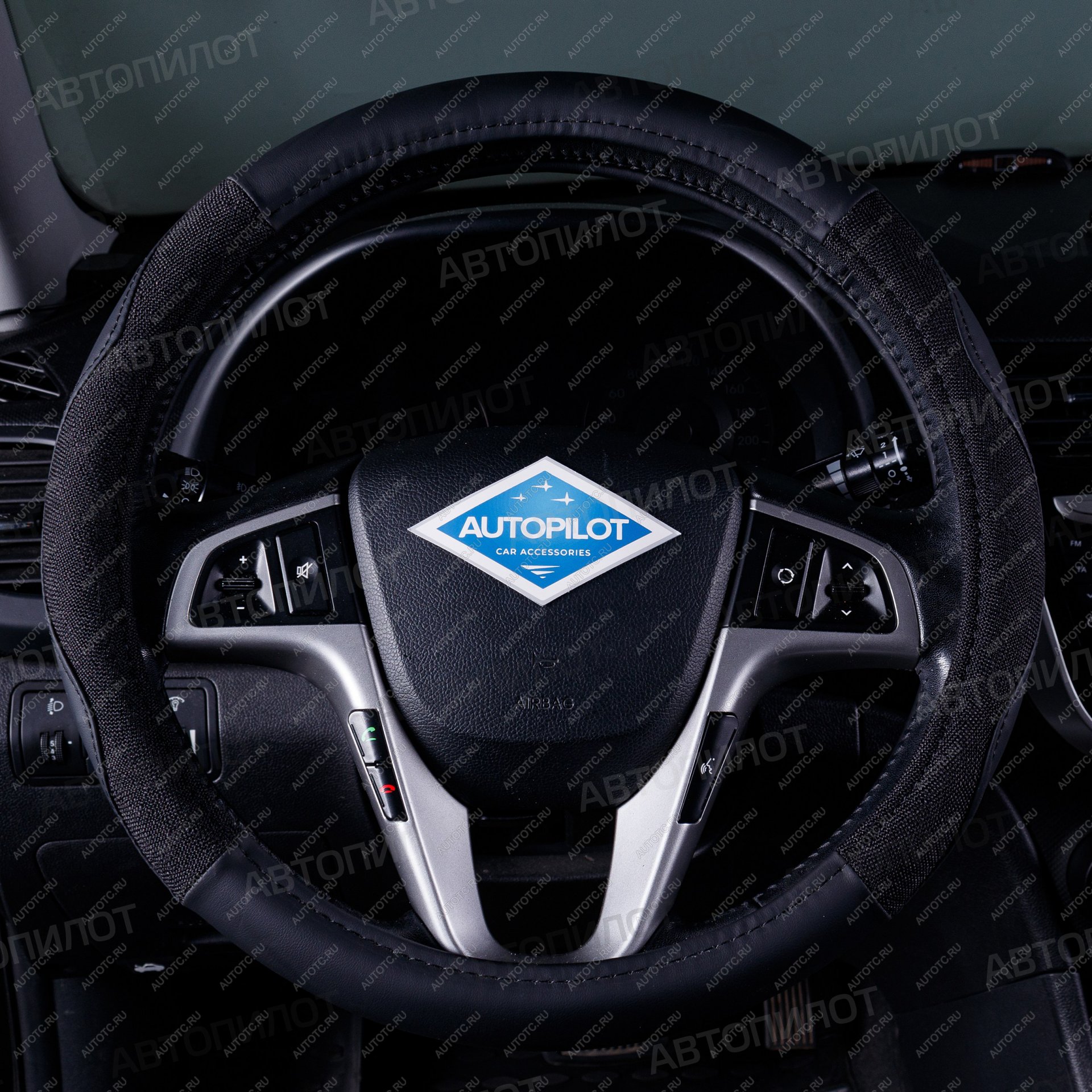 599 р. Оплётка на руль (37-39см BLW-013 кож/зам+ замша) Автопилот Volvo XC90 C 1-ый рестайлинг (2006-2009) (черный) с доставкой в г. Керчь Увеличить фотографию 1 599 р. Оплётка на руль (37-39см BLW-013 кож/зам+ замша) Автопилот Volvo XC90 C 1-ый рестайлинг (2006-2009) (черный) с доставкой в г. Керчь